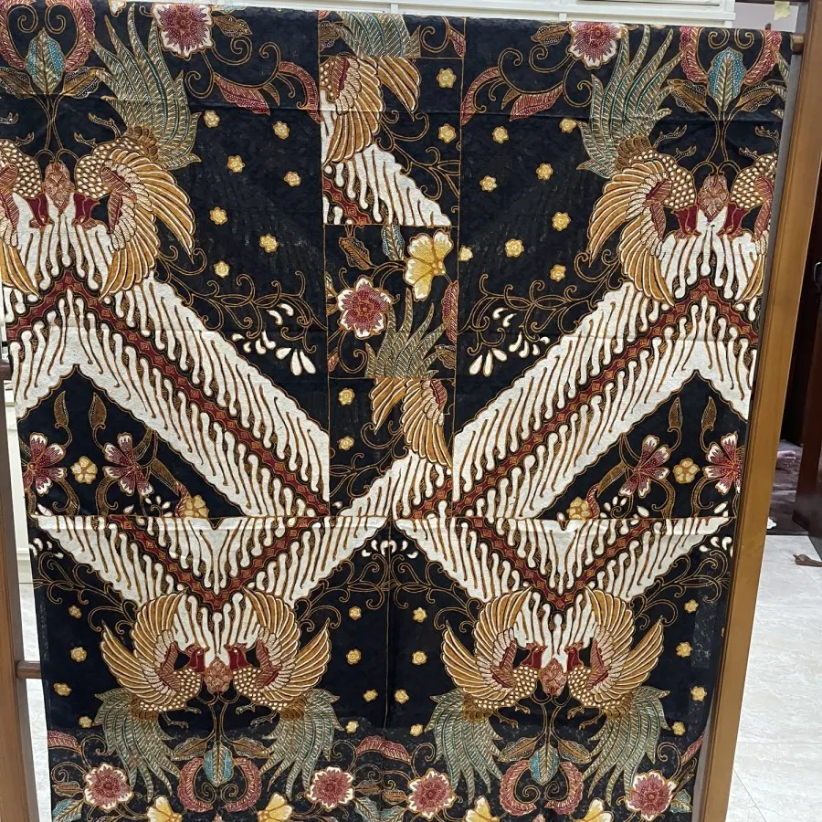 KAIN BATIK TULIS SUTRA ATBM POLA KEMEJA HITAM MOTIF BURUNG 1.webp