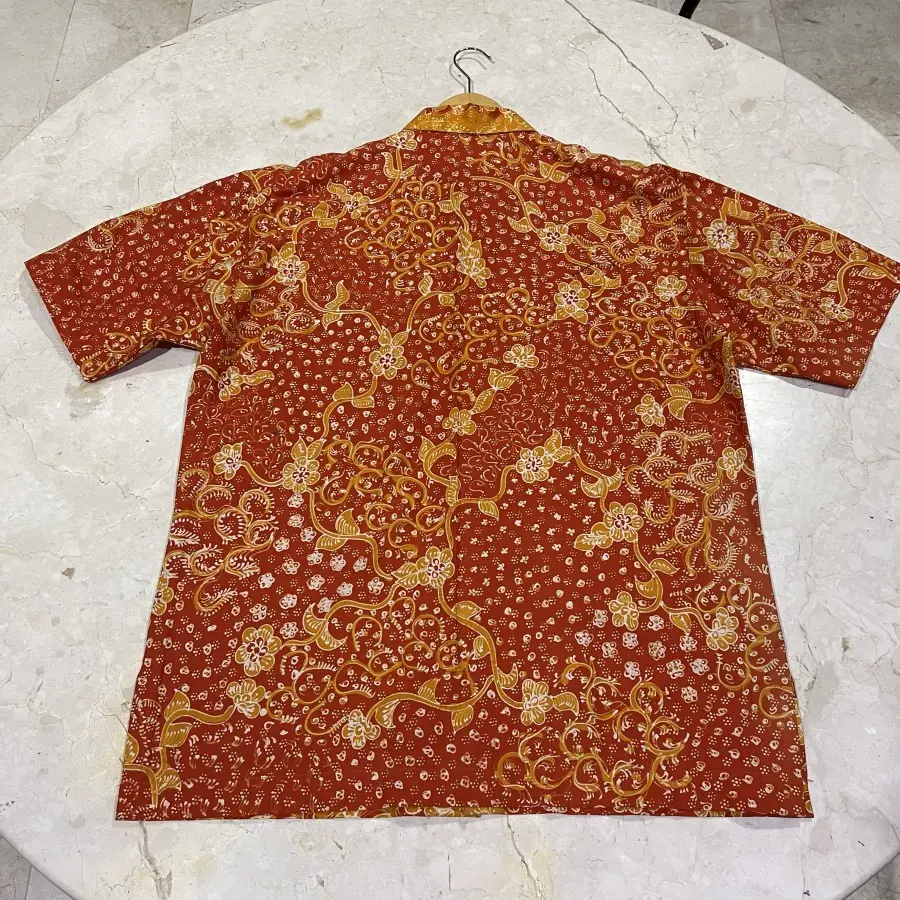 kemeja batik tulis lasem tampak belakang.webp