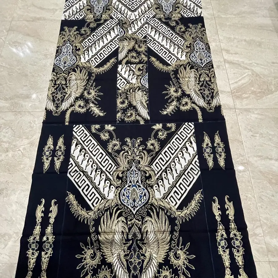 BATIK TULIS POLA PRADA HITAM GOLD 1.webp