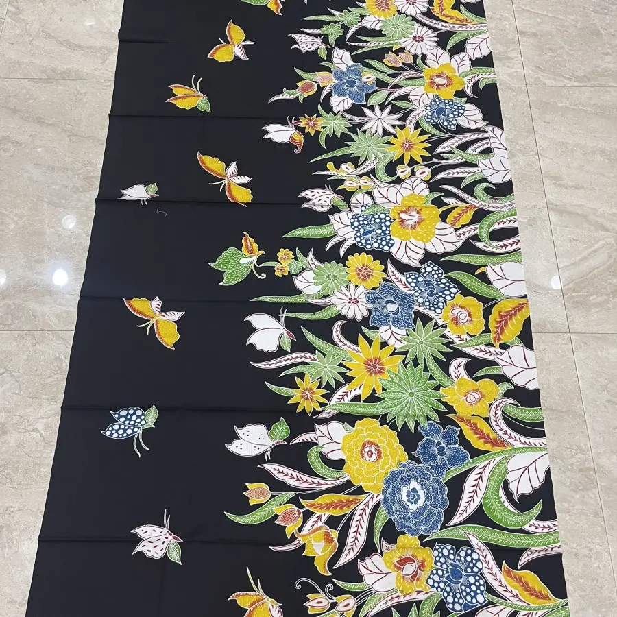 batik tulis bunga latar hitam colorful 1.webp
