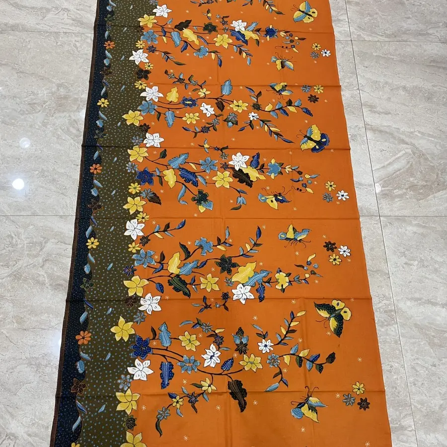 BATIK TULIS CIREBON BUNGA KUNING ORANGE 2.webp