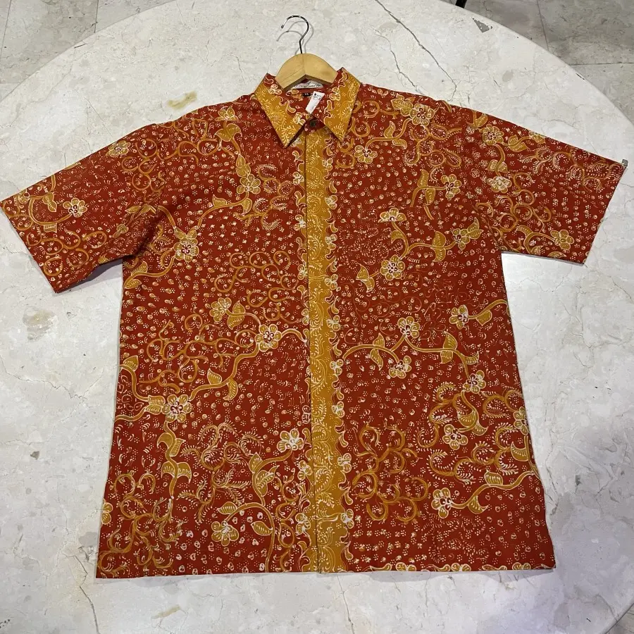 kemeja batik tulis lasem tampak depan.webp