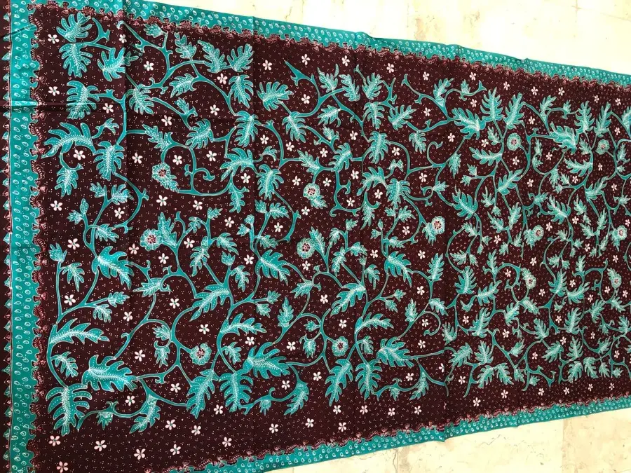 BATIK TULIS LASEM WARNA COKLAT TANAH DAN HIJAU CERAH 1.webp