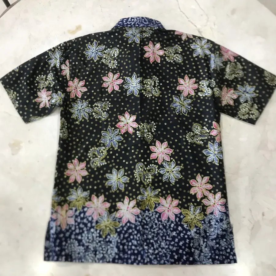 batik tulis lasem 3 warna tmpk belakang.webp
