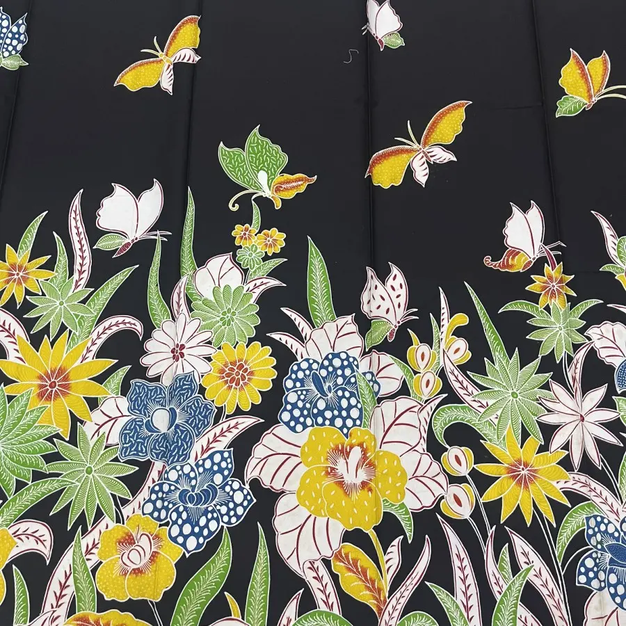 KAIN BATIK TULIS BUNGA LATAR HITAM COLORFUL